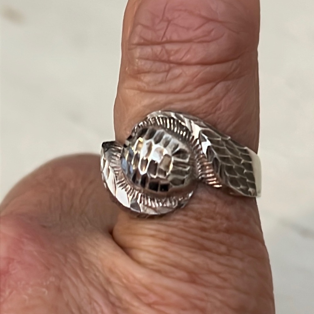 Vintage unique Sterling Silver
925 ND Stamped large ring size 8.25